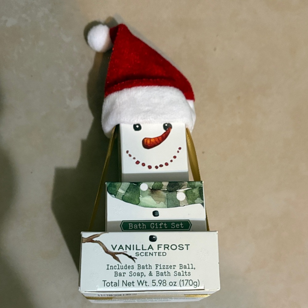 Vanilla Frost Bath Gift Set with Santa Hat